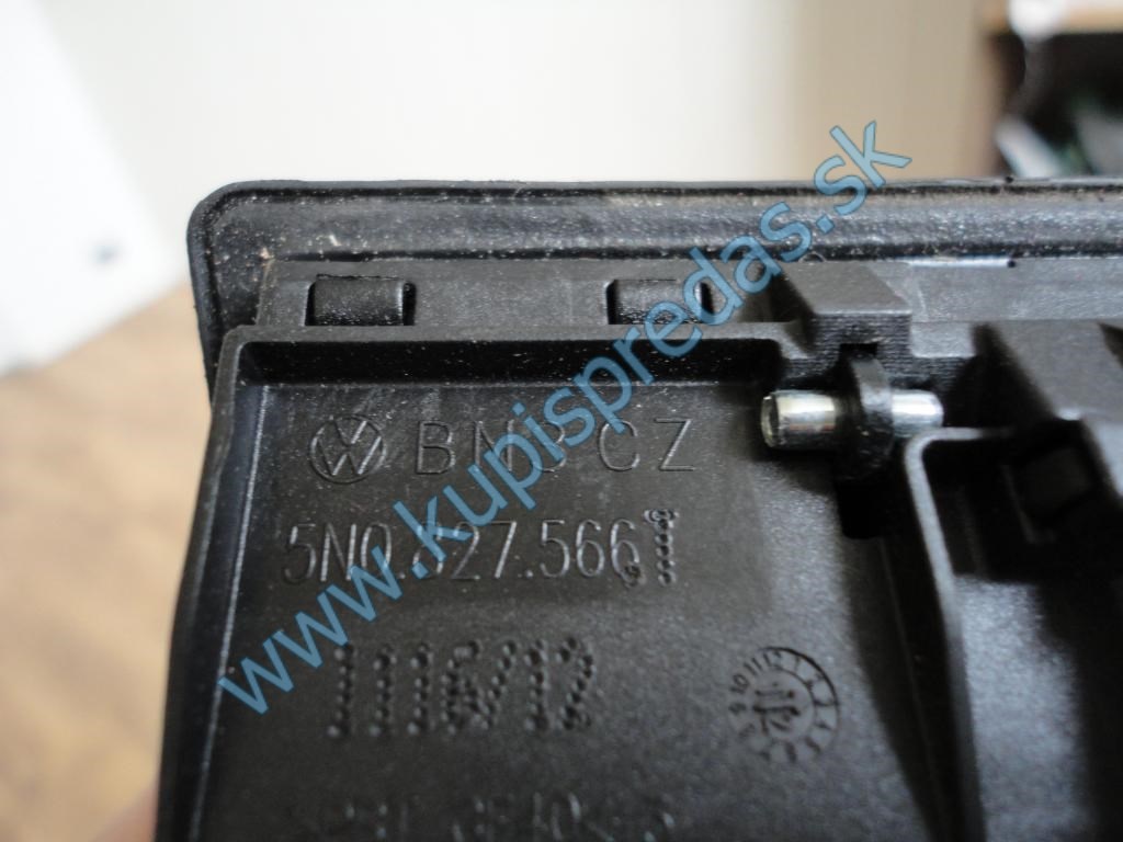 Madlo kufrových dverí Audi A3 A4 A6 / Vw Golf V VI / Passat  