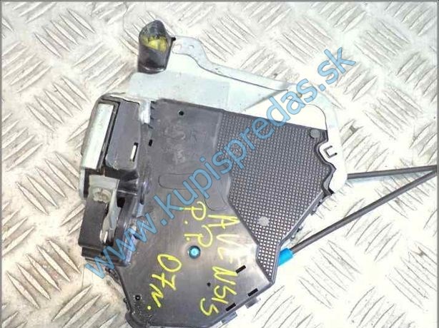 Zámok predných pravých dverí TOYOTA AVENSIS 2.2 D-4D T25  