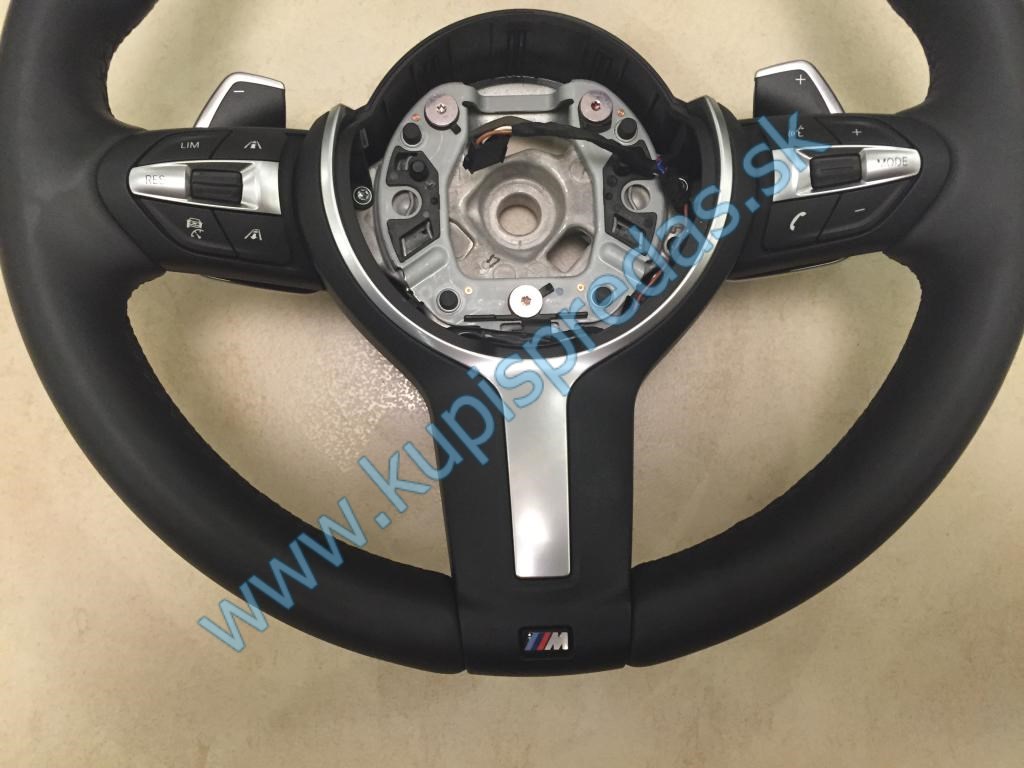 Vyhrievaný volant s lopatkami sekvenčného radenia BMW X5 F15 M-Packet  
