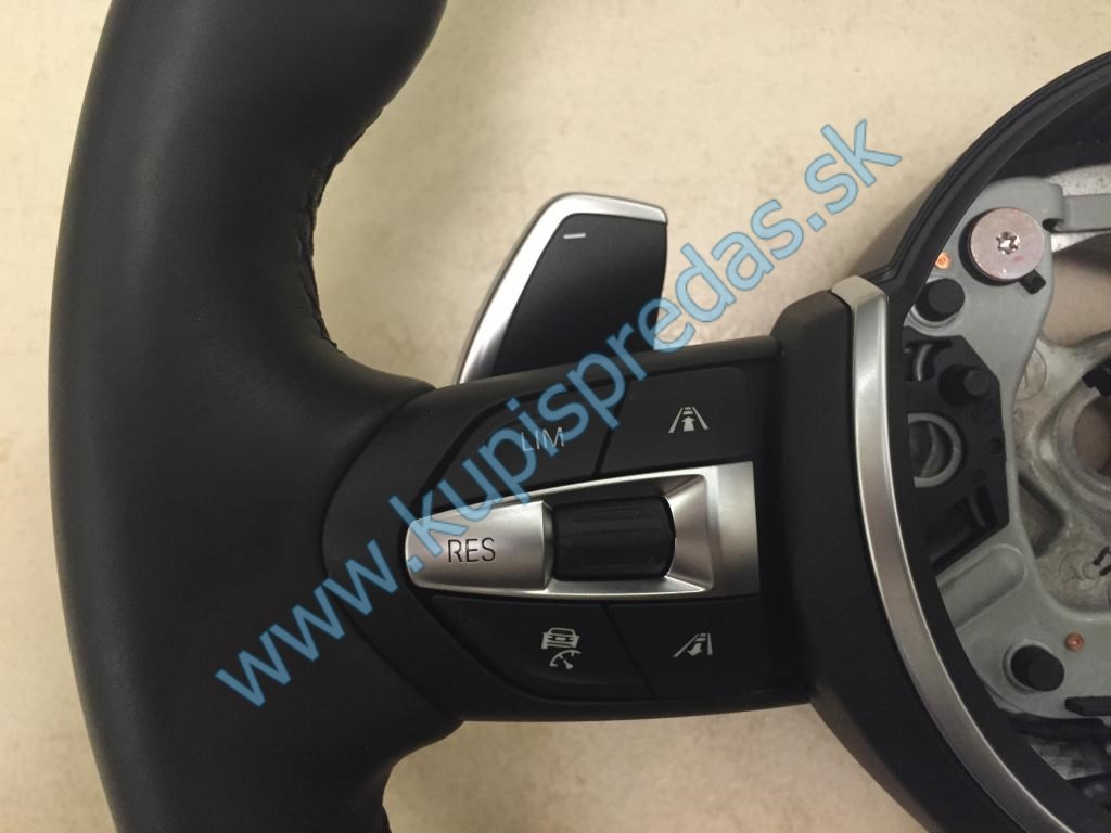 Vyhrievaný volant s lopatkami sekvenčného radenia BMW X5 F15 M-Packet  