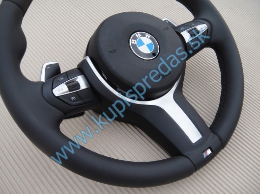 Vyhrievaný volant s lopatkami sekvenčného radenia BMW X5 F15 M-Packet 