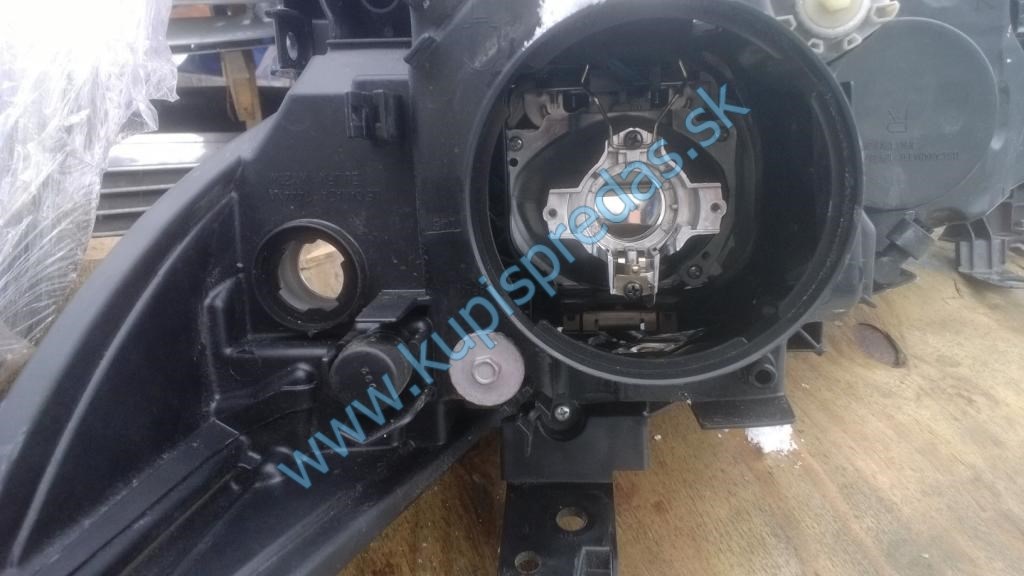 Predné Xenon svetlo pravé Mazda 6