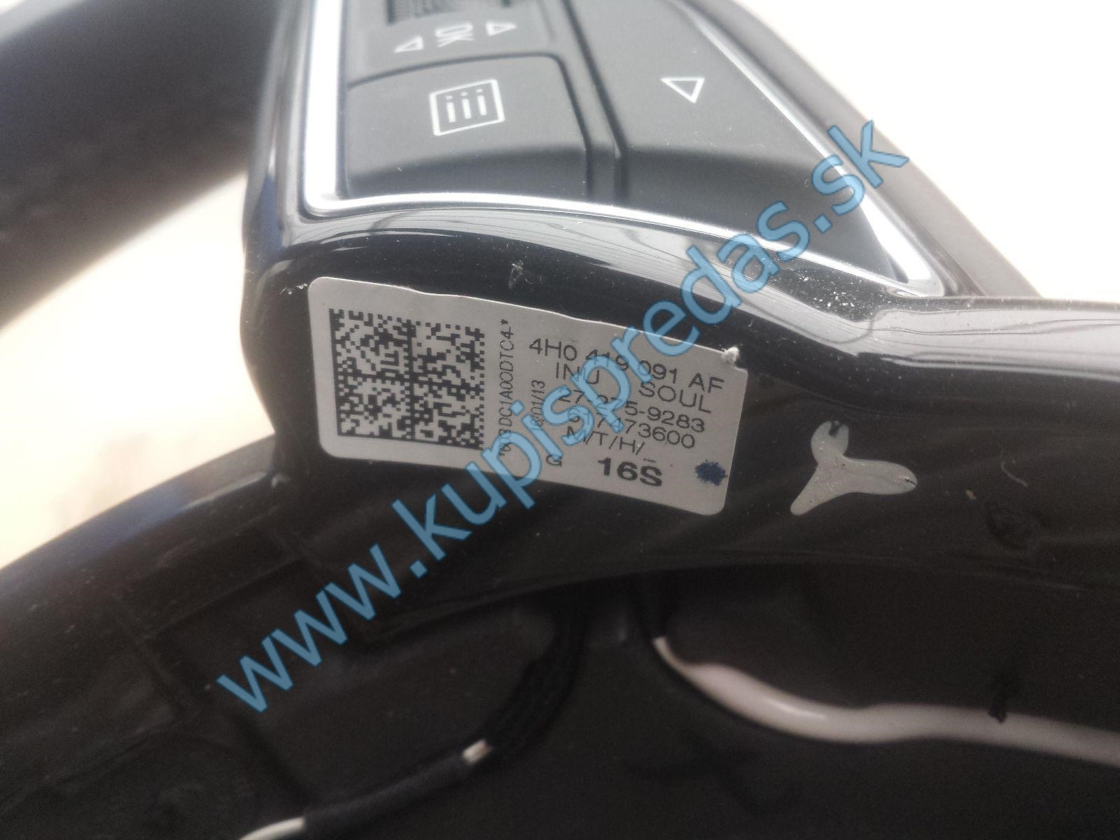 Vyhrievaný volant s lopatkami sekvenčného radenia AUDI A8 4H D4 