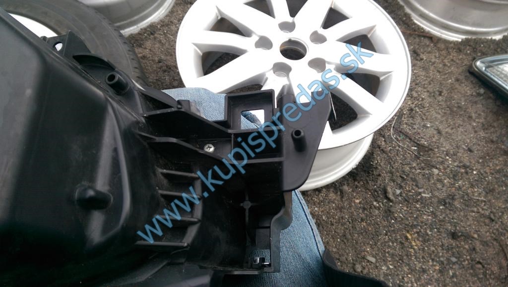Predné Xenon svetlo pravé Mazda CX5 