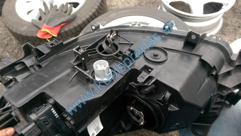 Predné Xenon svetlo pravé Mazda CX5 