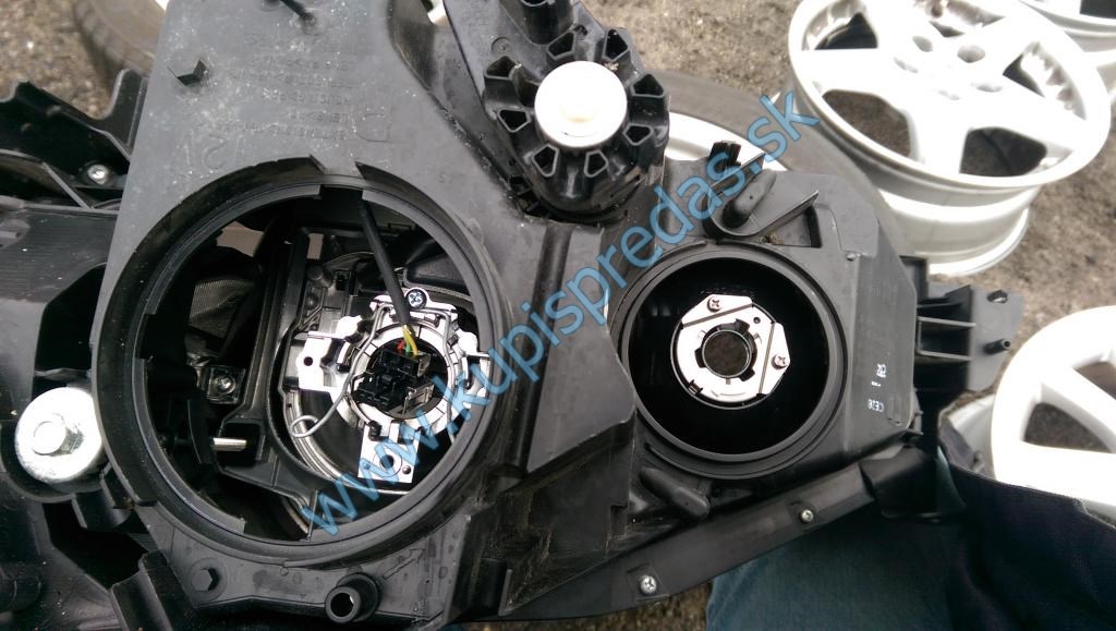 Predné Xenon svetlo pravé Mazda CX5 