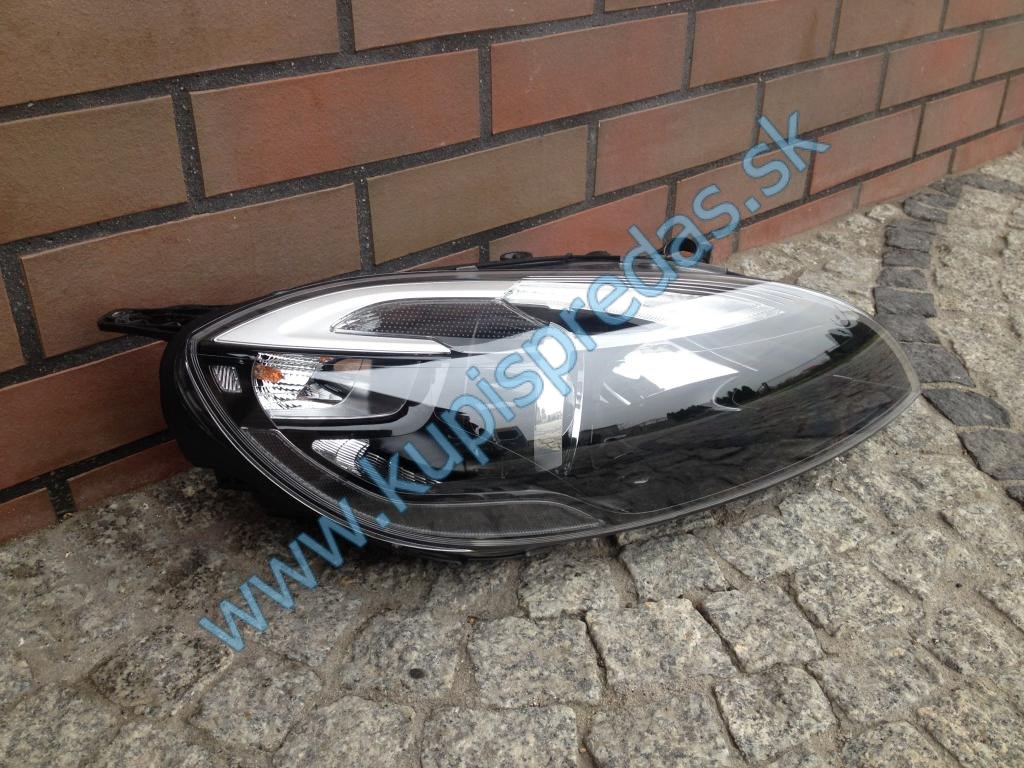 Predné pravé Xenon svetlo VOLVO V40 XC40