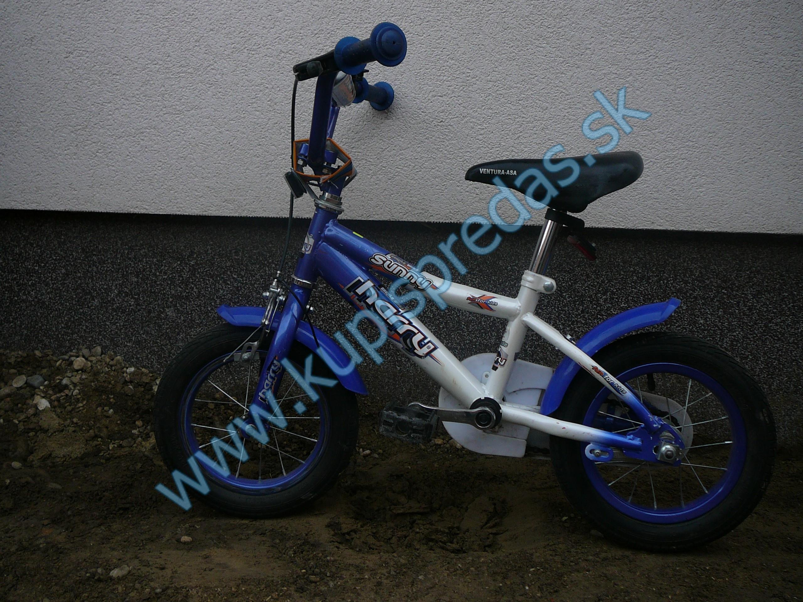Predám detský bicykel s pomocnými kolieskami-modrý.