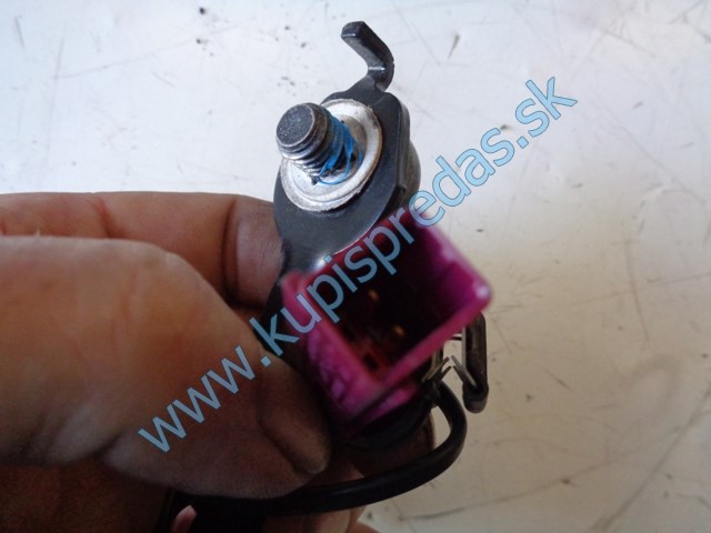 ľavý predný zapínač pásu na ford fiestu mk7, 8V51B61208-AG