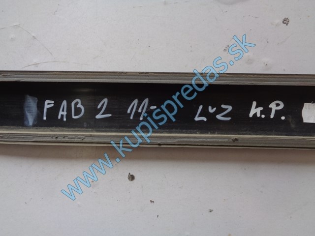 ľavá zadná oterová lišta na dvere na škodu fábiu 2 HB, 5J6853753