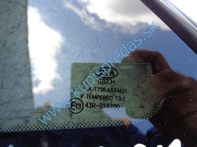 ľavé zadné sklo do karosérie na kiu ceed II kombi, 