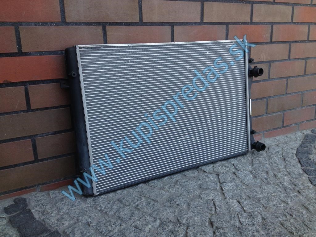 Chladič vody VW PASSAT B7 CC / GOLF 5