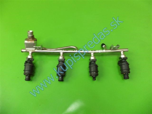 Vstrekovacia rampa OPEL VECTRA B 1.8 X18XE1