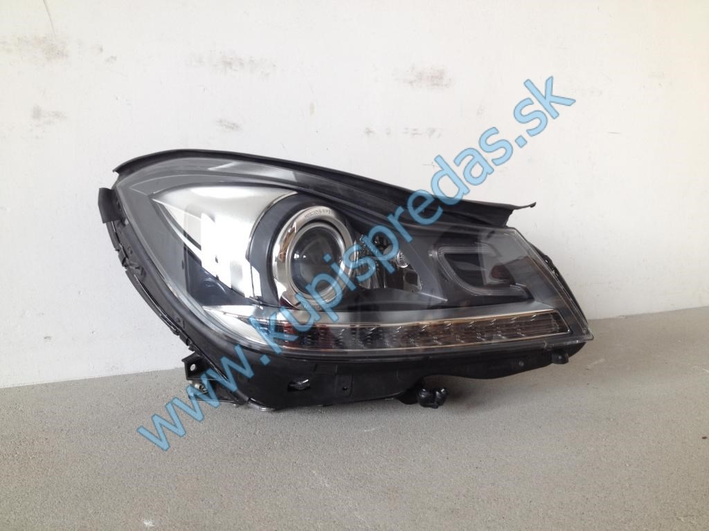 Predné pravé Xenon LED ILS svetlo MERCEDES C W204