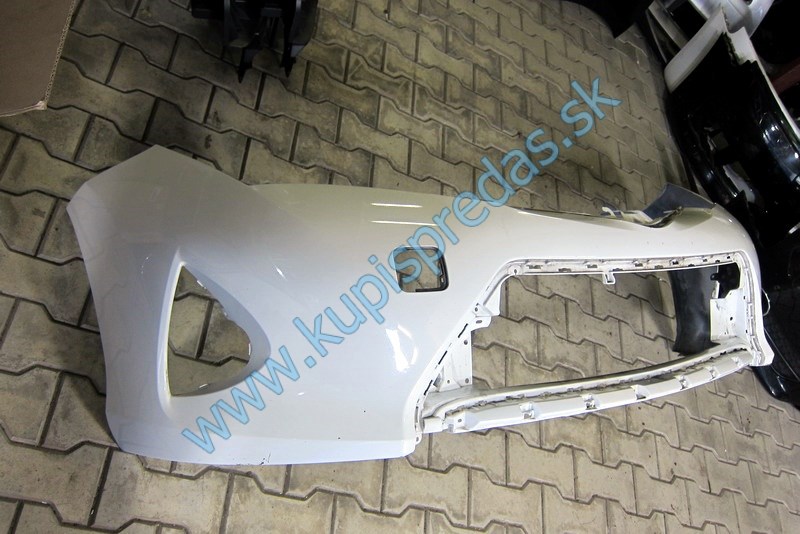 Predný nárazník TOYOTA AURIS 2 