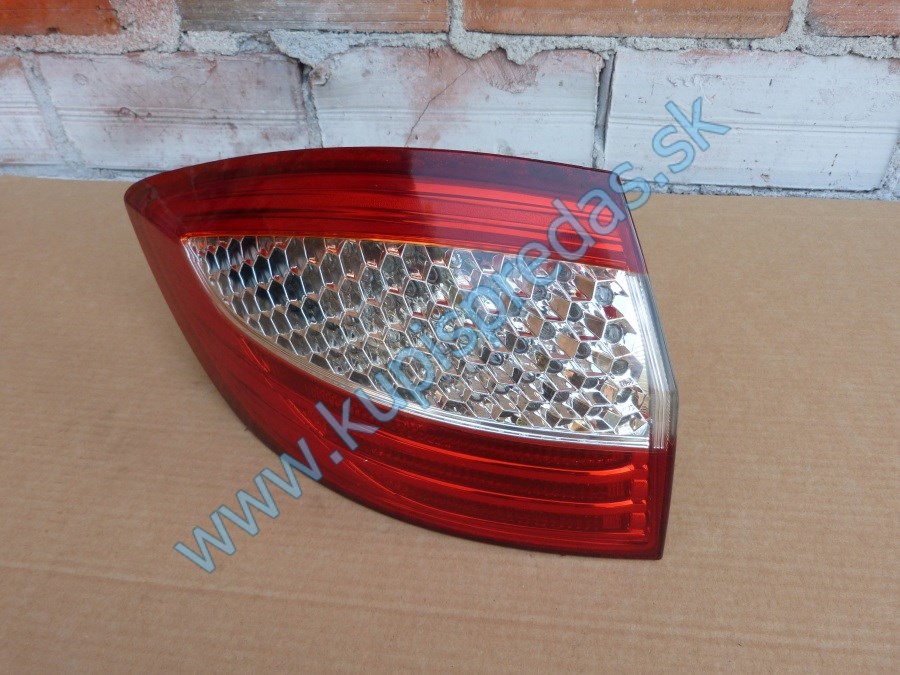 Zadné ľavé svetlo FORD MONDEO KOMBI MK4
