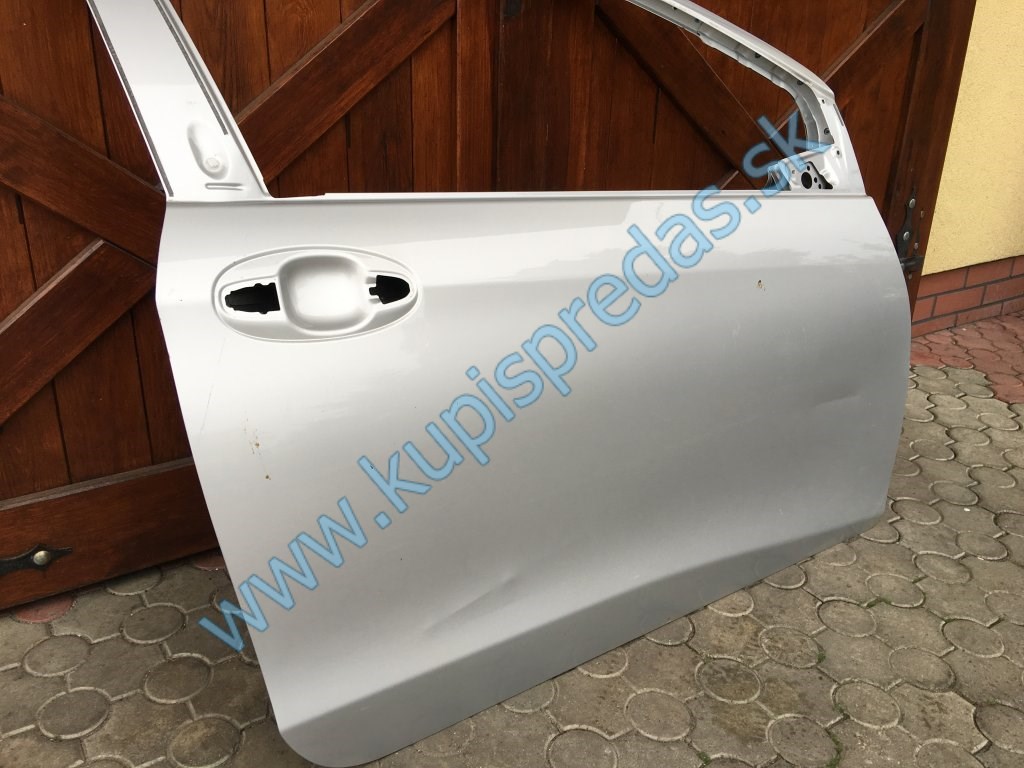 Predné pravé dvere TOYOTA YARIS III 3d