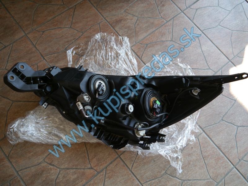 Predné pravé svetlo SUBARU OUTBACK / LEGACY 